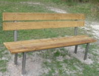 <h5>Bank</h5><p>Konstruktion aus Edelstahl, mit Eichenbohlen bestückt.</p>
